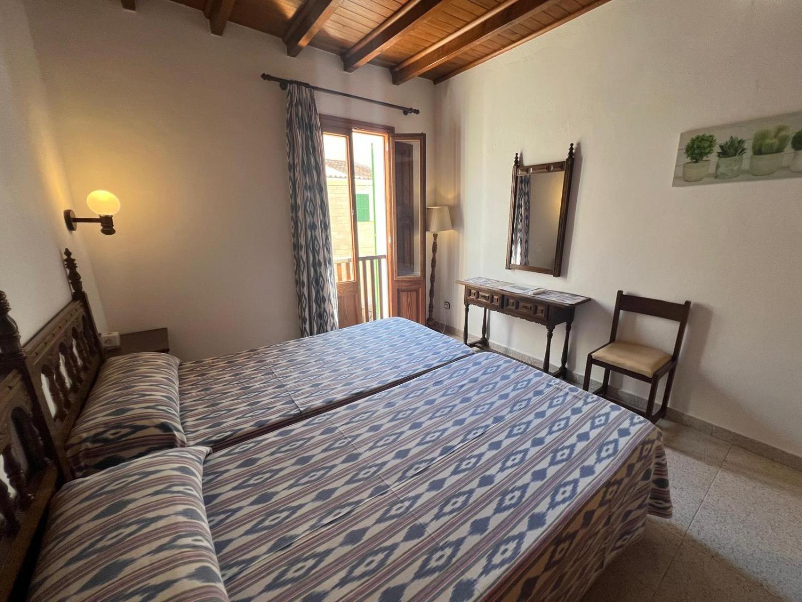 Hostal Restaurante Playa Colonia de Sant Jordi Luaran gambar
